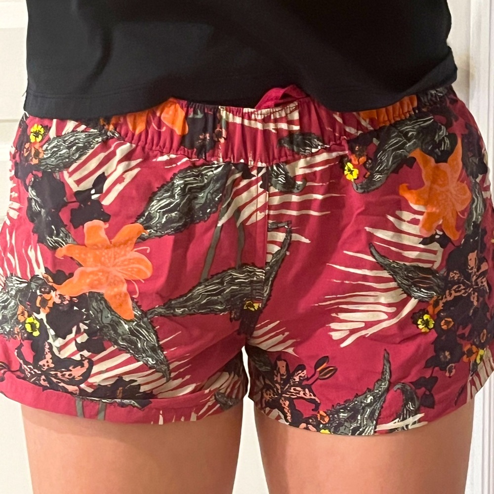 Patagonia barely baggies 2 1/2inch shorts